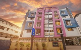 Fabhotel Golden Leaf II